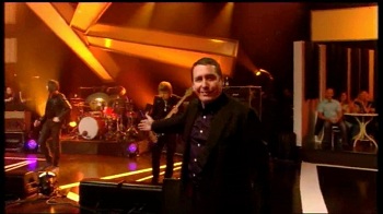 kasabian-underdog-live